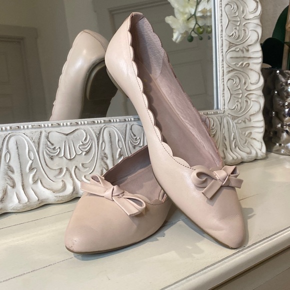 kate spade Shoes - Kate Spade Leather Pointed Toe Bow Flats